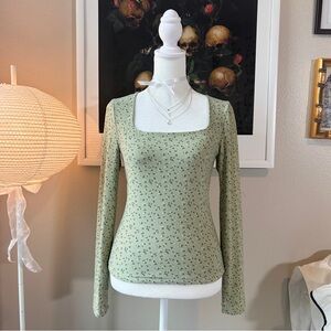 Justify pale green floral square neck long sleeve top M